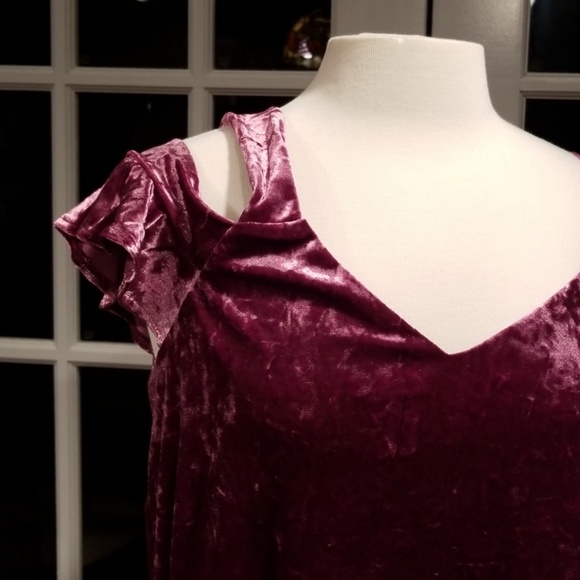 1️⃣day sale! Sexy CrushedVelvet Cold Shoulder Top - Picture 2 of 4